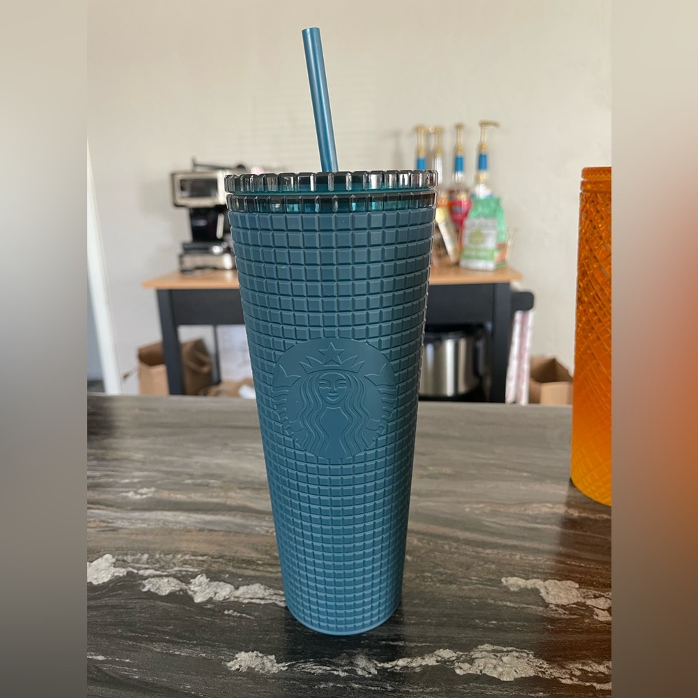 venti size starbucks cup